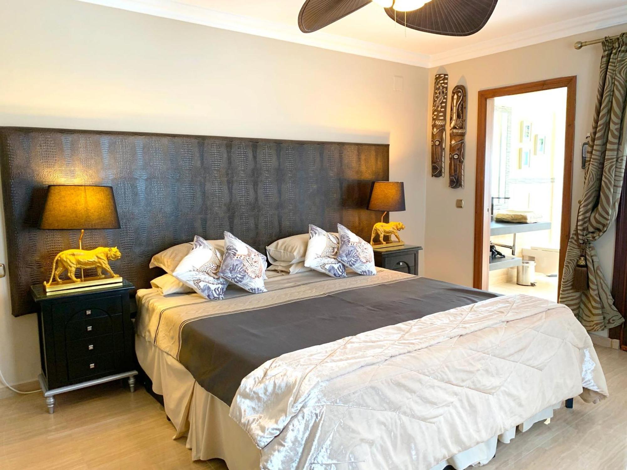 Turrion Fuer 14 Personen In Holiday home Marbella