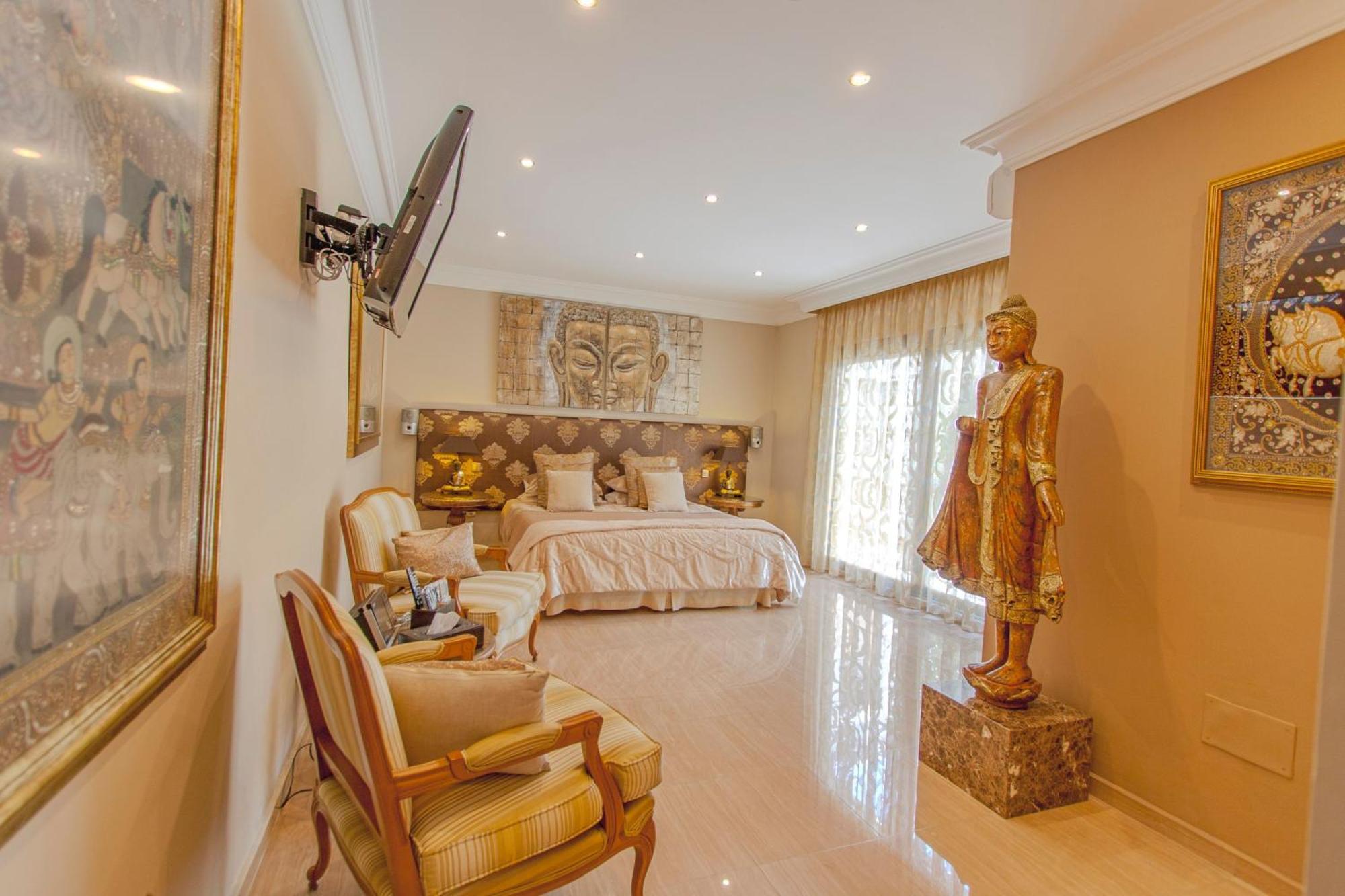 Turrion Fuer 14 Personen In * Marbella